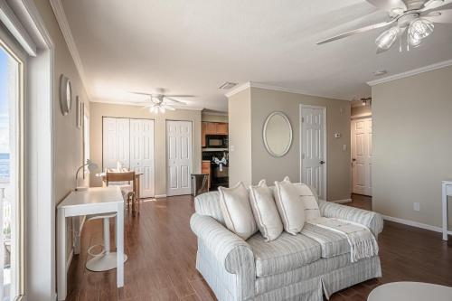 Sunny 1 Br Condo on the Water in St Petersburg, FL - 주방