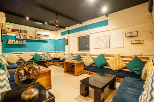 Locomo Hostel OG - Stay • Work • Eat  in มุมไบ