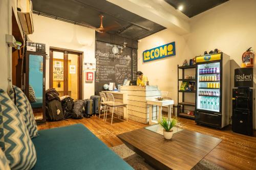 Locomo Hostel OG - Stay • Work • Eat  in มุมไบ