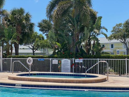 Sunny 1 Br Condo on the Water in St Petersburg, FL - 온수 욕조
