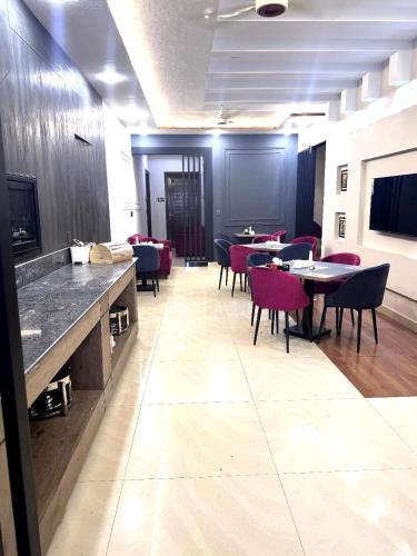 Holiday One Hotel & Suites - Expo Center - image 7