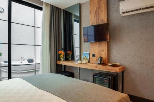 Mielo Lara Hotel Room Type - Suite with Hot Tub