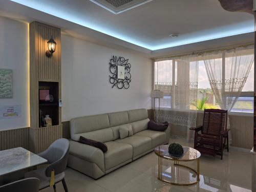 Empire pool villa in Calumpang