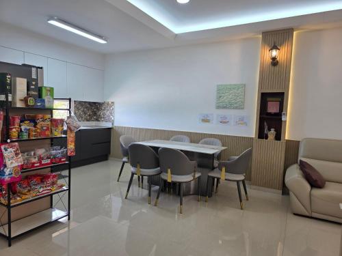 Empire pool villa in Calumpang