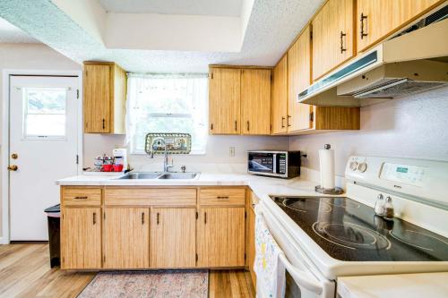 Explore Weeki Wachee Springs Pet-Friendly Home in Brooksville (FL)