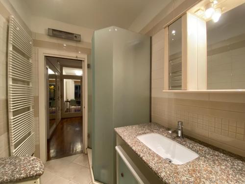 Silencio Apartment - 10 minutes walk to center - Free parking in บาซซาโน่ เดล กรัปปา