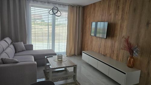 Moderný apartmán v Bobrov s veľkou terasou 1 (Moderny apartman v Bobrov s velkou terasou 1) in Bobrova