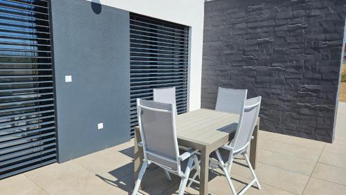 Moderný apartmán v Bobrov s veľkou terasou 1 (Moderny apartman v Bobrov s velkou terasou 1) in Bobrova