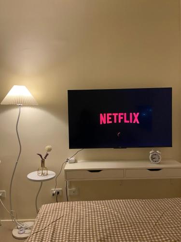 Walk to Araneta, MRT and Malls, Cubao, Netflix, Manila