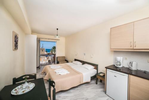 Mythos Beach Hotel Apartments - image 12