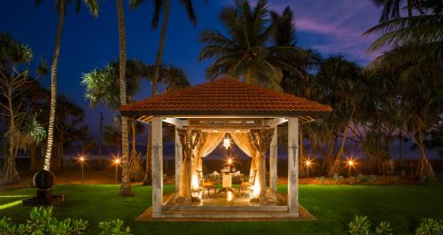 โรงแรมรอยัล ปาล์ม บีช (Royal Palms Beach Hotel) in วัดดูวา