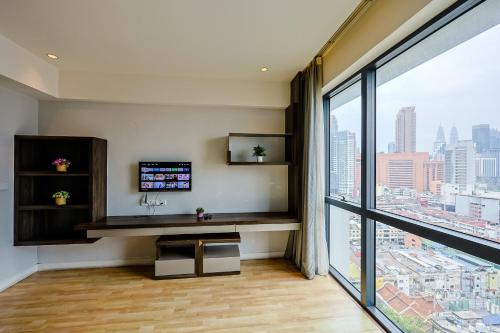 D'Majestic by Aspire Suites near IKEA Food Court Cheras
