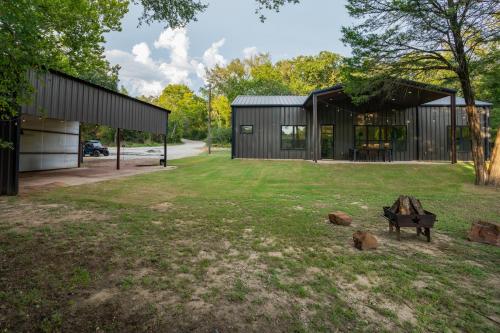 Moonlight Oaks Retreat in Hearne (Texas)