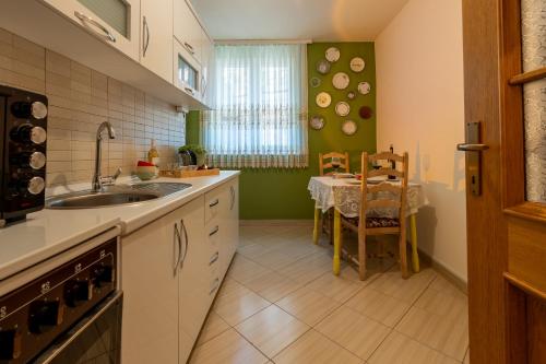 Grape Apartment Studio in Suva Reka