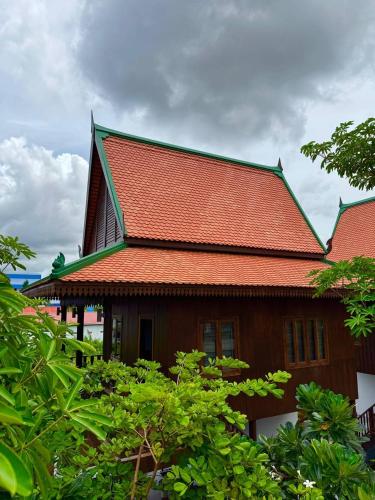 Sala Khmer - Traditional Wooden House & Garden