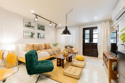 อพาร์ตเมนต์แบบสามห้องนอน (Three-Bedroom Apartment)