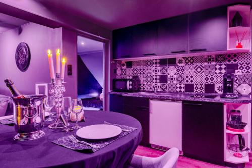 廚房, Love Room Escale du Désir - Balançoire, croix de Saint André - Fauteuil Tantra - CROISEE DES PARCS (Love Room Escale du Desir - Balancoire d'amour, Croix de Saint Andre, Menottes et Fauteuil Tantra - ) in 涅代爾布龍萊班