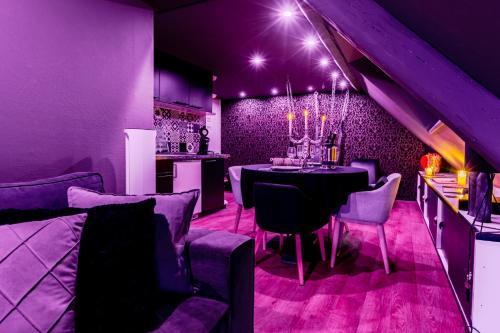 廚房, Love Room Escale du Désir - Balançoire, croix de Saint André - Fauteuil Tantra - CROISEE DES PARCS (Love Room Escale du Desir - Balancoire d'amour, Croix de Saint Andre, Menottes et Fauteuil Tantra - ) in 涅代爾布龍萊班