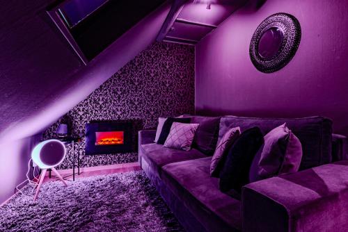 設施, Love Room Escale du Désir - Balançoire, croix de Saint André - Fauteuil Tantra - CROISEE DES PARCS (Love Room Escale du Desir - Balancoire d'amour, Croix de Saint Andre, Menottes et Fauteuil Tantra - ) in 涅代爾布龍萊班