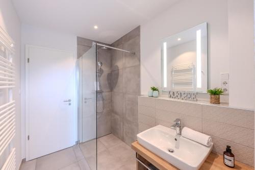 Penthouse Stine - image 13