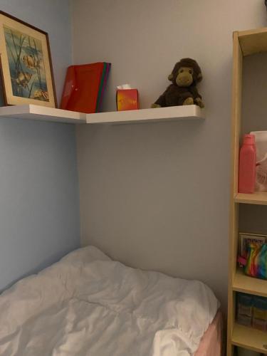 Comfortable Cat-Friendly Stay with Garden & Parking, Manchester (photo 9)