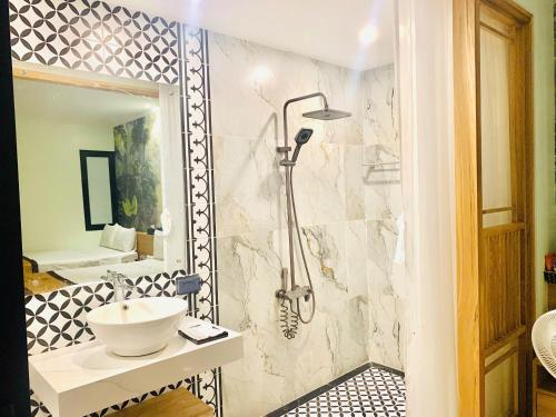 Grand Hotel Trịnh Văn Bô - 샤워실