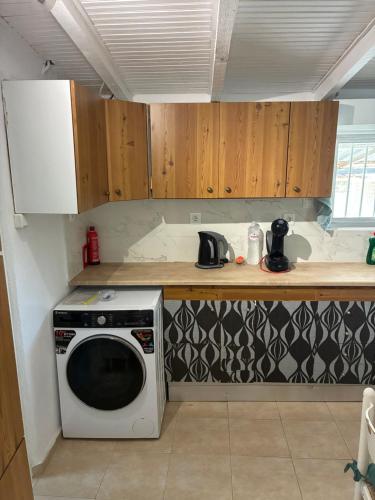 Hermes Grove in ปีร์กอส