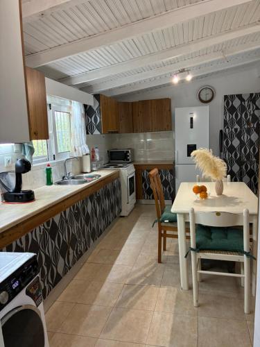 Hermes Grove in ปีร์กอส