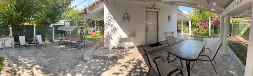 Hermes Grove in ปีร์กอส