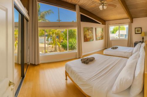 Seaworld Fireworks View Hot tub Fast Wifi 3BR 2BA 4 Bds 2 SofaBds in Bay Park