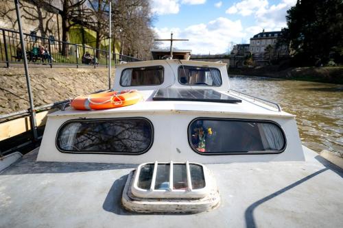 The fun boat - off grid - city centre - warm & cosy, Bath (photo 10)