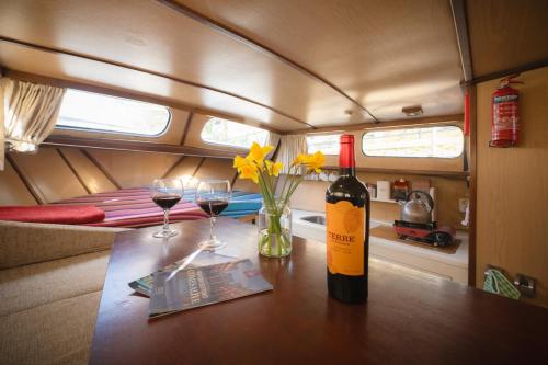 The fun boat - off grid - city centre - warm & cosy, Bath (photo 8)