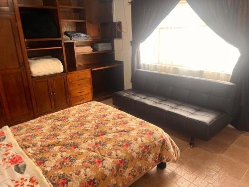 Country house in the middle of the world in ซานอันโตนิโอเดอพิชินชา