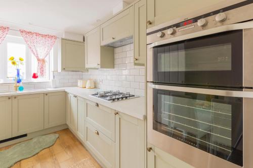 Peaceful 2BR Retreat w Garden Near Oxford in Newland