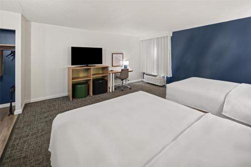 2 queen beds