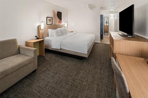 La Quinta Inn by Wyndham Waldorf - image 12