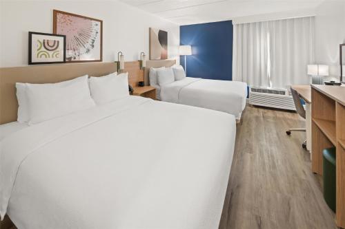 La Quinta Inn by Wyndham Waldorf - image 2