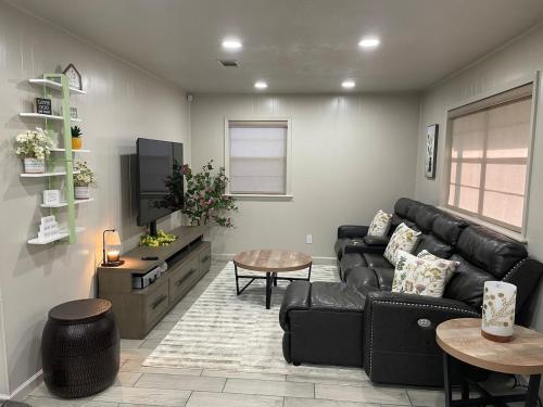 . HomeSuite Cabin near Choctaw Casino Fun