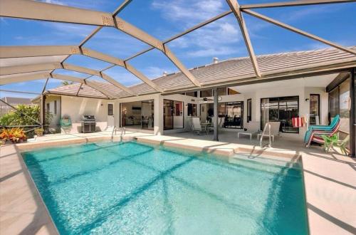 Pirates Cove Marco Island, saltwater pool, bikes, water sports, paddle boards included!