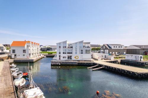 . Flott Leilighet, 1 etasje med nydelig sjøutsikt