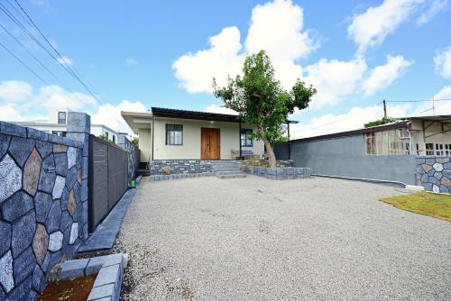  négyzetméteres, 2 hálószobás Ház 1 fürdőszobával Vacoas-Phoenix területén (Smart & Modern 2BR Home in Secure Gated Area) in Vacoas-Phoenix