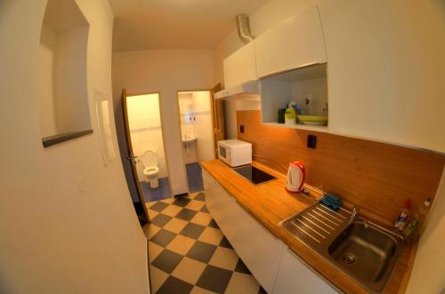 ห้องครัว, Penzion Novopacke Sklepy in โนวา ปากา