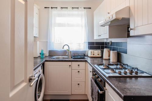 2 Bedroom Apartment Denton, suitable for professionals needing a peaceful work environment, Manchester (fotografie 9)