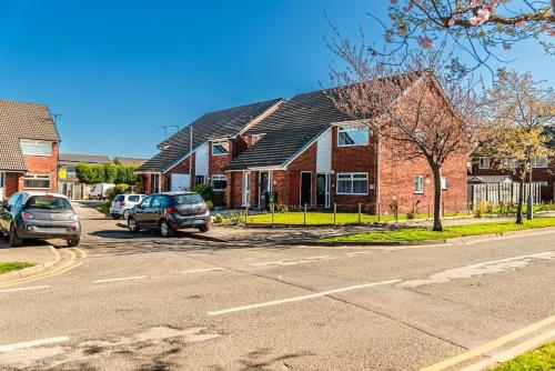 2 Bedroom Apartment Denton, suitable for professionals needing a peaceful work environment, Manchester