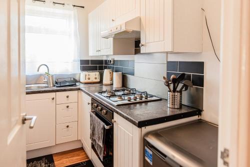 2 Bedroom Apartment Denton, suitable for professionals needing a peaceful work environment, Manchester (fotografie 10)