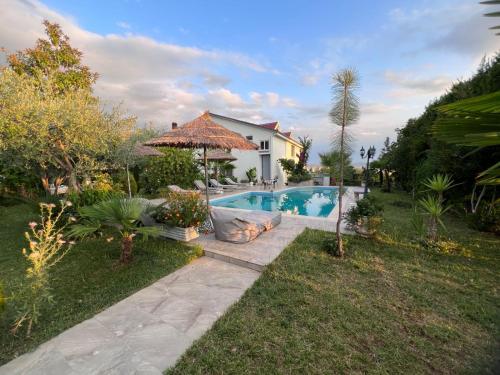 3 bedrooms, 8 beds