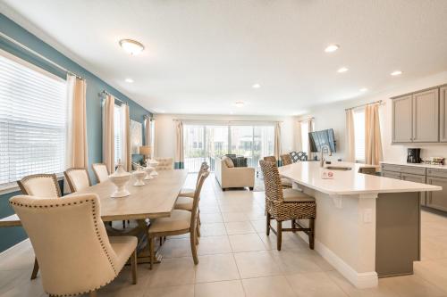 Cozy Home near Disney World with Game & Private Pool by Rentyl - 7702G in Orlando, USA