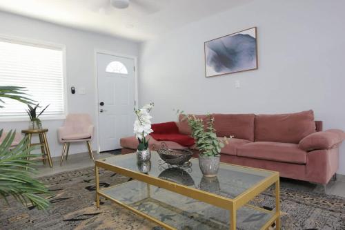 Walk to Arts District Parks Jet Skis & Eats in Központi Cocoanut