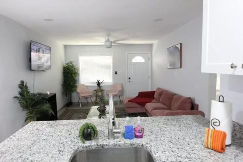 Walk to Arts District Parks Jet Skis & Eats in Központi Cocoanut