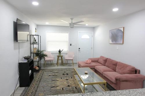 Walk to Arts District Parks Jet Skis & Eats in Központi Cocoanut